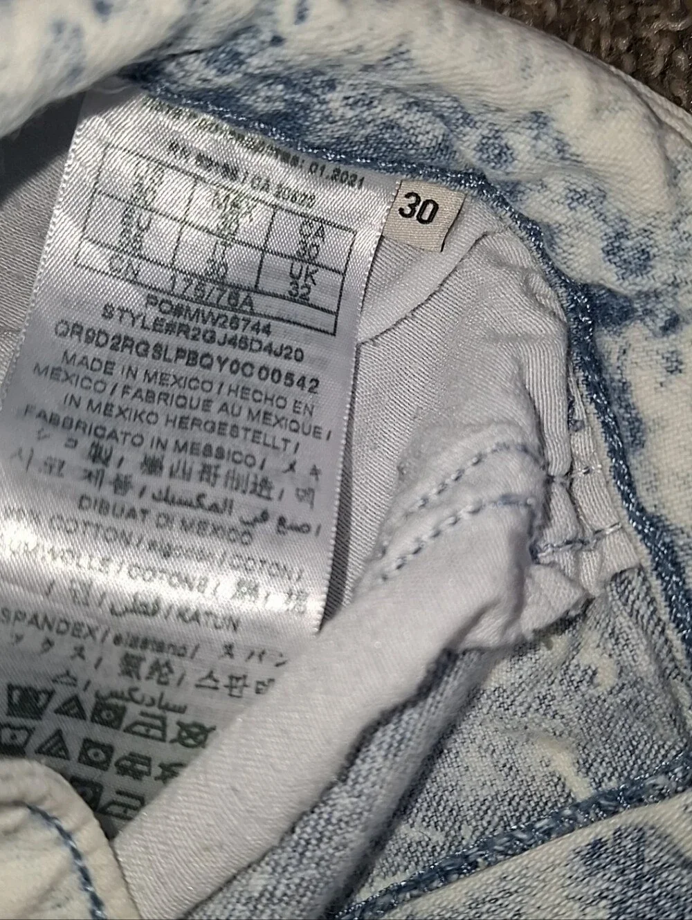 GUESS Womens Light Acid-Wash Straight Jeans - Light Gray Size 30
